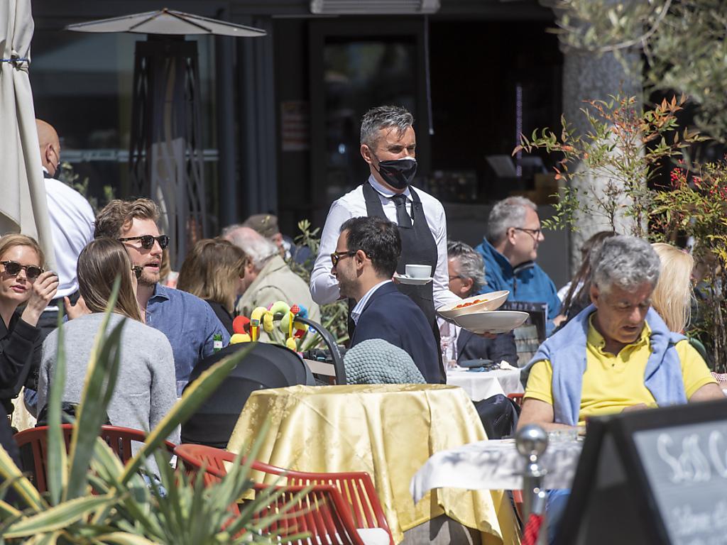 Los restaurantes no abrirán hasta el 26 de mayo
